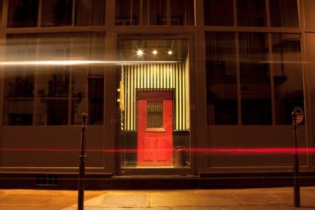 The-Little-Red-Door-Bar-Cocktail-Speakeasy-Reserver-bar-paris-1